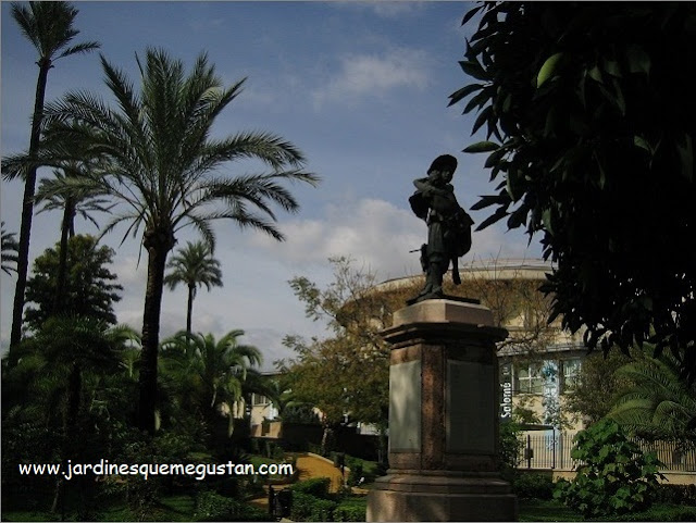 Estatua de Miguel de Mañara