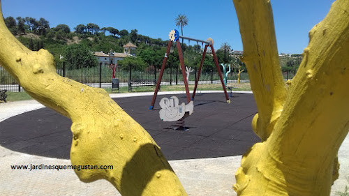Zona infantil donde no pueden jugar niños y niñas