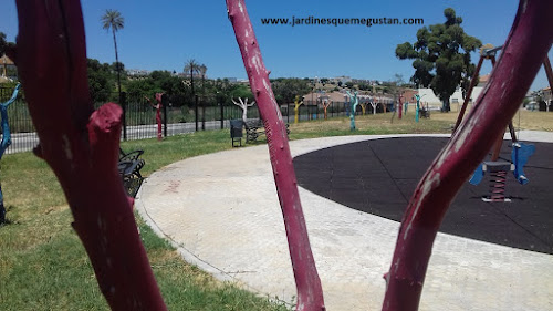 Zona infantil donde no pueden jugar niños y niñas
