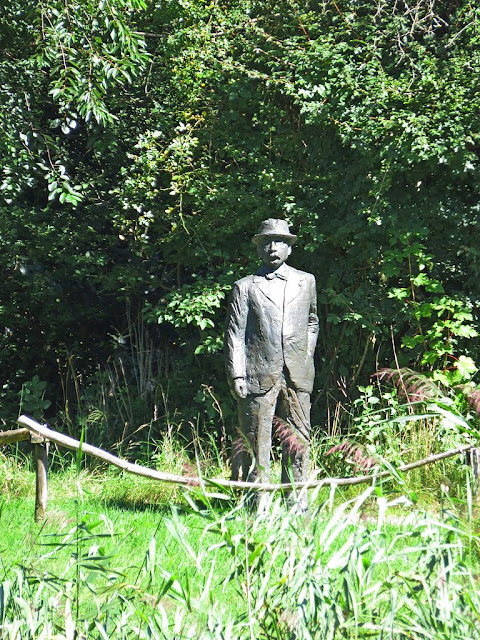 Estatua de Jac P. Thijsse en Thijsse’s Hof Estatua de Jac P. Thijsse en Thijsse’s Hof