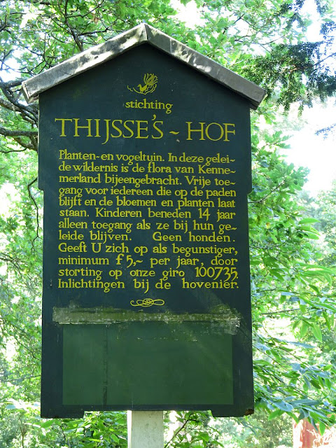 Panel de información a la entrada de Thijsse’s Hof Panel de información a la entrada de Thijsse’s Hof