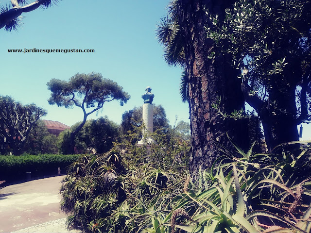 Estatua de George Eliott