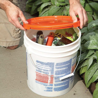 Cubo de pintura vacío con tapa